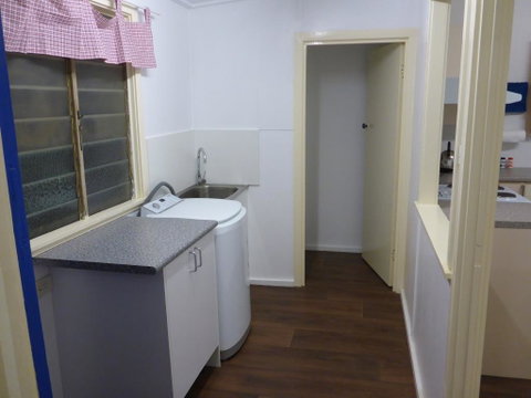 Holiday House Clermont - Sydneys Hotel 1