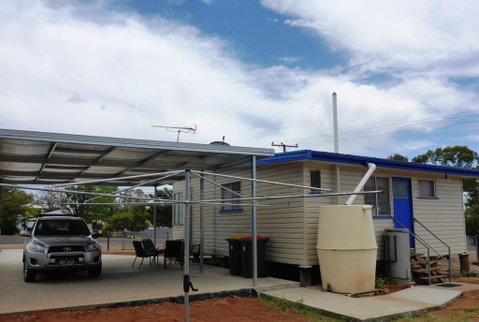 Holiday House Clermont - Sydneys Hotel 2