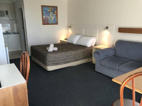 Holiday Lodge Motor Inn - Sydneys Hotel 1