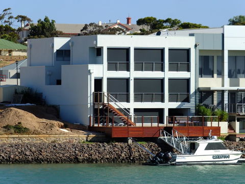 Holiday Vista Wallaroo - Sydneys Hotel 1