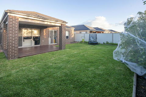 Homely Getaways In Central Pakenham - Pet Friendly - Sydneys Hotel 1