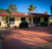 Hooterville - Sydneys Hotel