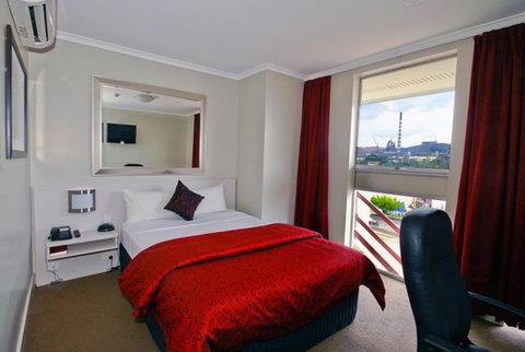 Isa Hotel - Sydneys Hotel 1