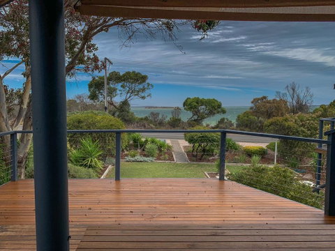 Island View 2 - Sydneys Hotel 1