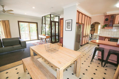 James Close - Sydneys Hotel 3