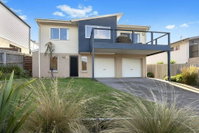 Book Torquay Accommodation Vacations Sydneys Hotel Sydneys Hotel