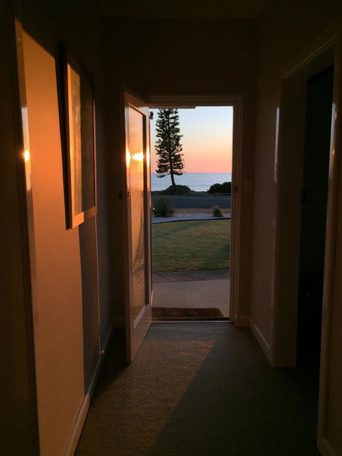 Jewel Of The South Beachside Holiday Rental - Sydneys Hotel 2