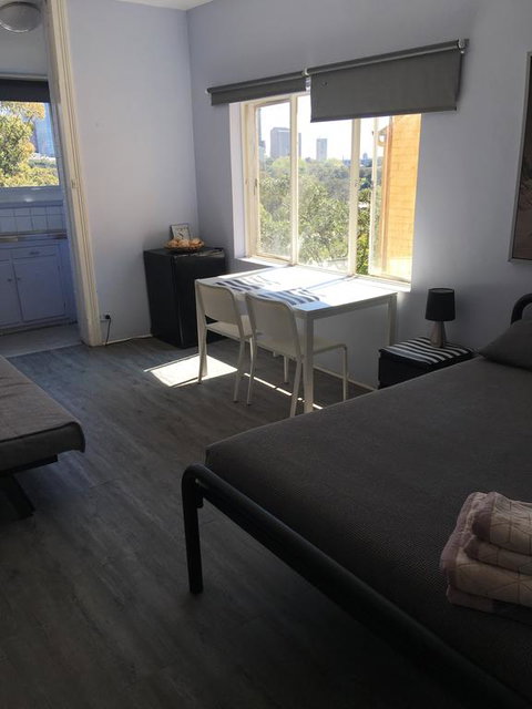 Kanga House Backpackers - Sydneys Hotel 1