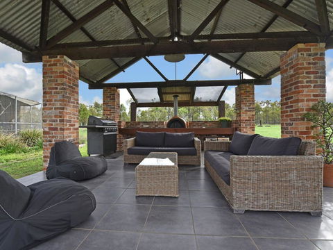 Kelman Cottage - Tucked Away With Pool + Native Wildlife - Sydneys Hotel 0