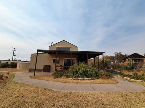 Kelman Cottage - Tucked Away With Pool + Native Wildlife - Sydneys Hotel 2