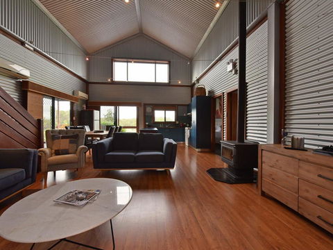 Kelman Cottage - Tucked Away With Pool + Native Wildlife - Sydneys Hotel 3