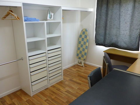 Kenny's Cabin - Sydneys Hotel 2