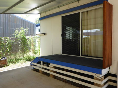 Kenny's Cabin - Sydneys Hotel 1