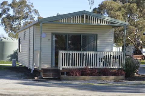 Kerang Cabins - Sydneys Hotel 0