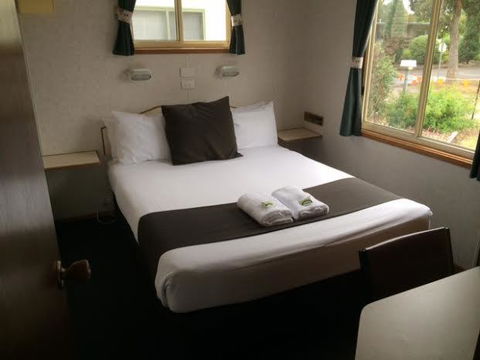 Kerang Cabins - Sydneys Hotel 1