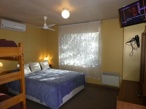 Kiewa View - Sydneys Hotel 3
