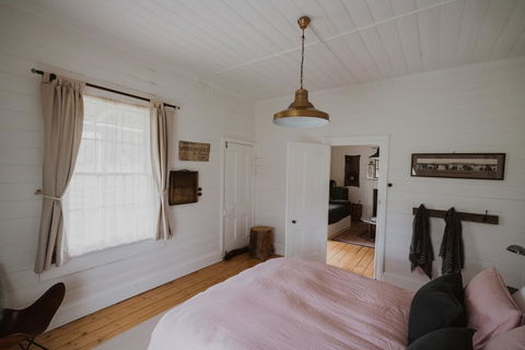 Kimo Estate - Sydneys Hotel 2