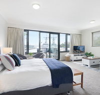 King size studio with water view walk to the city - Sydneys Hotel