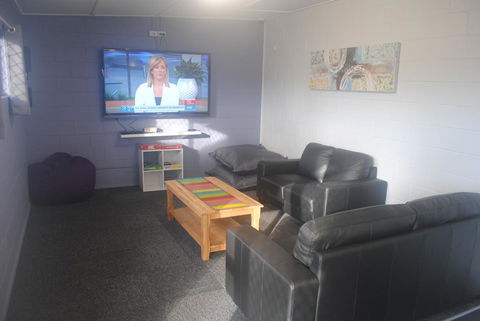 Kingaroy Holiday Park - Sydneys Hotel 1