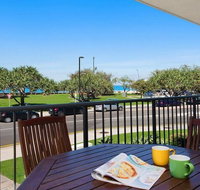 Kings Beach Ocean Front Views Private Balcony overlooking Kings Beach - Sydneys Hotel