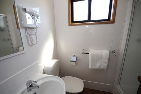 Kingston-on-Murray Caravan Park - Sydneys Hotel 1