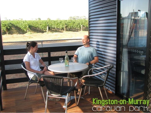 Kingston-on-Murray Caravan Park - Sydneys Hotel 2