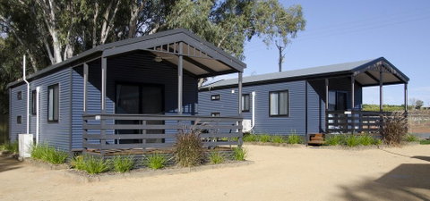 Kingston-on-Murray Caravan Park - Sydneys Hotel 3