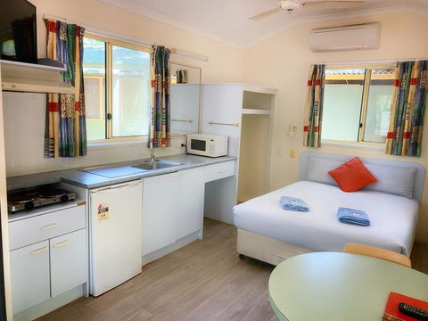 Knotts Crossing Resort - Sydneys Hotel 1