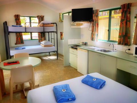 Knotts Crossing Resort - Sydneys Hotel 3