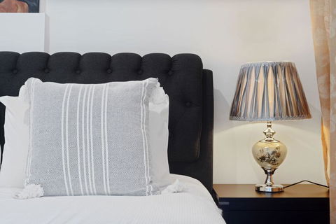 KOZYGURU Belrose Modern Designer 2 Bed + FREE Parking - Sydneys Hotel 1