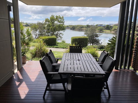 Lagoon-Front Luxury At Twin Waters Resort - Sydneys Hotel 1