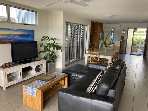 Lagoon-Front Luxury At Twin Waters Resort - Sydneys Hotel 3