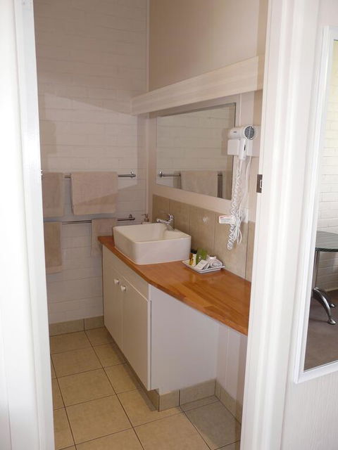 Lake Bolac Motel - Sydneys Hotel 2