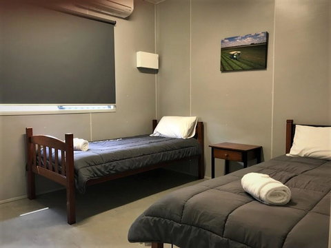 Lake Callide Retreat - Sydneys Hotel 3
