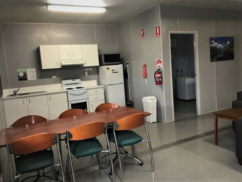 Lake Callide Retreat - Sydneys Hotel 2