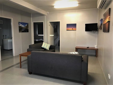 Lake Callide Retreat - Sydneys Hotel 1