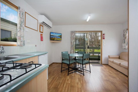 Lake Hamilton Motor Village And Caravan Park - Sydneys Hotel 1