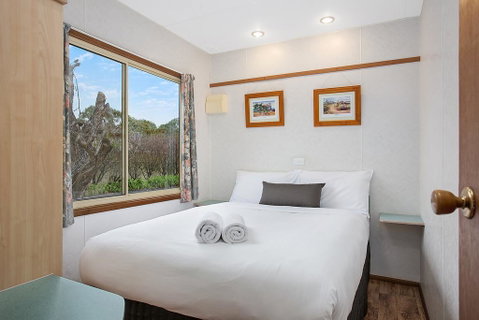 Lake Hamilton Motor Village And Caravan Park - Sydneys Hotel 3
