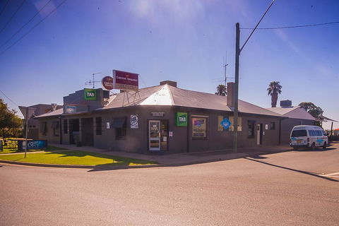 Lake Mulwala Hotel Motel - Sydneys Hotel 0