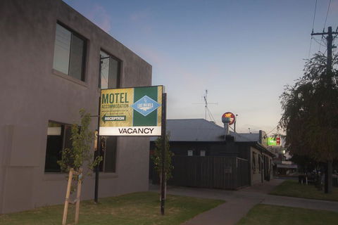 Lake Mulwala Hotel Motel - Sydneys Hotel 3