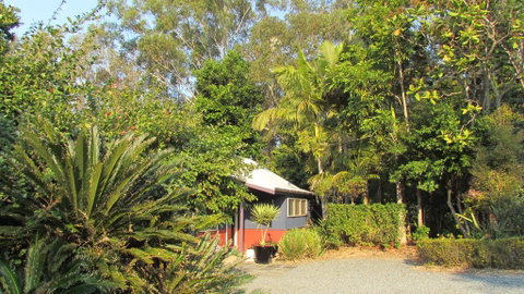 Lake Russell Lakeside Retreat - Sydneys Hotel 1