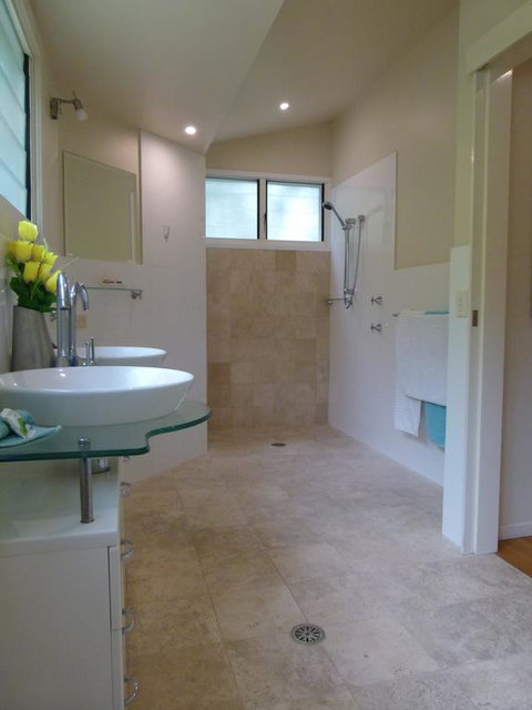 Lake Russell Lakeside Retreat - Sydneys Hotel 3