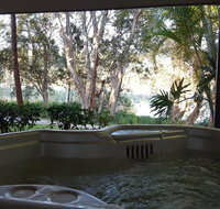 Lake Russell Lakeside Retreat - Sydneys Hotel