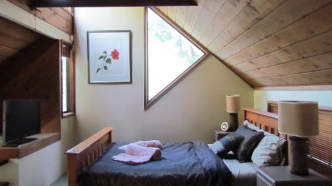 Lake Russell Luxury Retreat - Sydneys Hotel 3