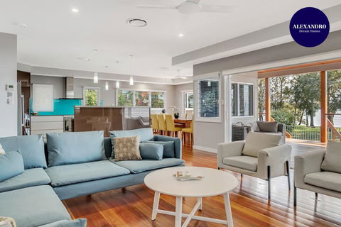 LAKEFRONT And SUNSET HAVEN - Sydneys Hotel 0