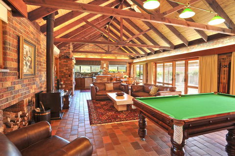 Langbrook Cottages - Sydneys Hotel 3