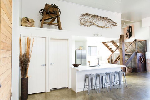 Lazy River Estate Boat House Villa - Sydneys Hotel 2