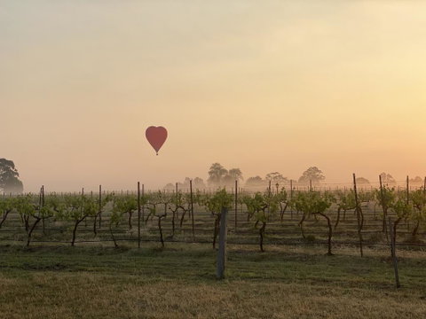 Lilies Luxury Retreats - Sydneys Hotel 1