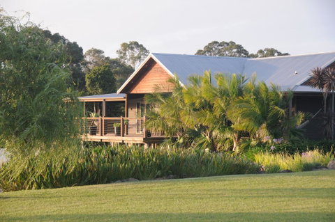 Lilies Luxury Retreats - Sydneys Hotel 0