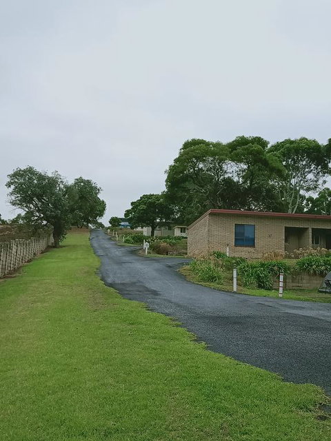 Limestone Coast Tourist Park - Sydneys Hotel 3